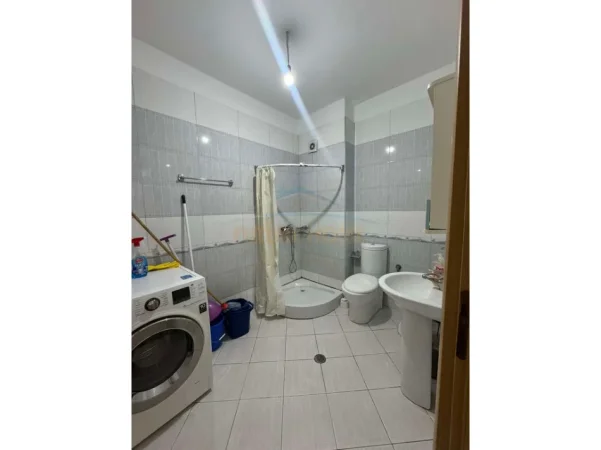 Tirane, jepet me qera apartament 2+1 Kati 8, 113 m² 450 € (Unaza e Re)