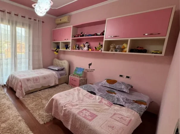 Tirane, jepet me qera apartament 2+1 Kati 3, 145 m² 500 € (RRUGA E DIBRES)