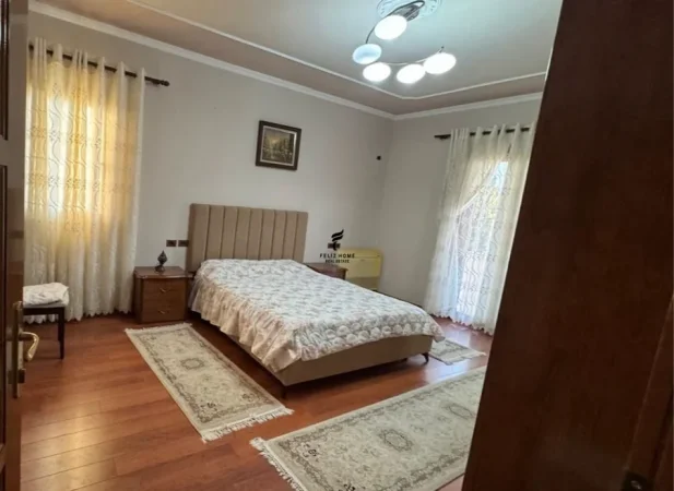 Tirane, jepet me qera apartament 2+1 Kati 3, 145 m² 500 € (RRUGA E DIBRES)