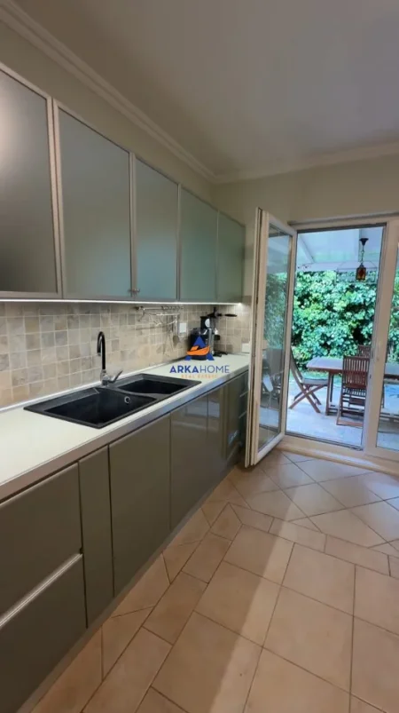 Tirane, shitet apartament Vile 2 Katshe Kati 2, 250 m² 1.300.000 € 