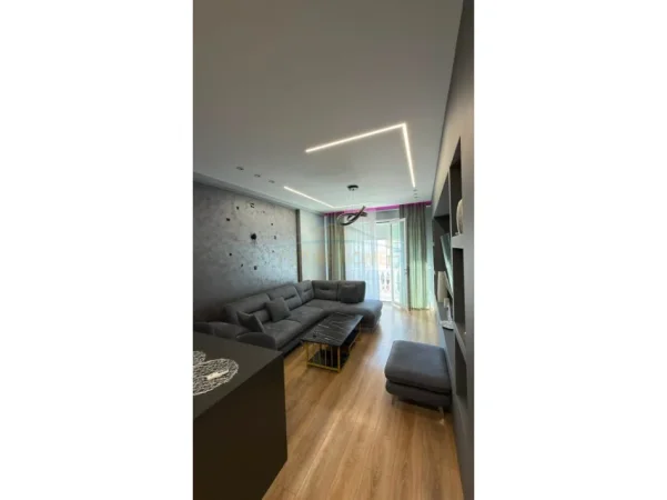 Tirane, shitet apartament 2+1 Kati 2, 98 m² 140.000 € 