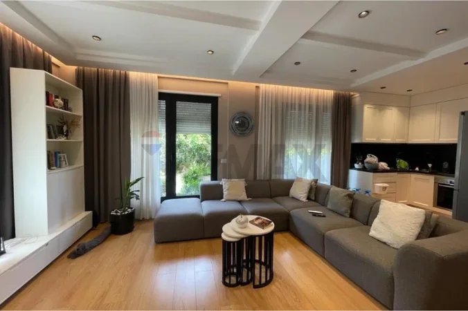 Tirane, jepet me qera Vile 3+1 Kati 1, 100 m² 1.200 € (Varri i Bamit, Tiranë(ID: 530551001-473)