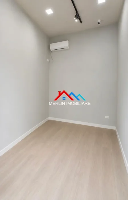 Tirane, shitet ambjent biznesi Kati 0, 24 m² 145.000 € (RRUGA E BARRIKADAVE)
