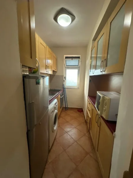 Tirane, jepet me qera apartament 2+1 Kati 3, 95 m² 500 € (Brryli)