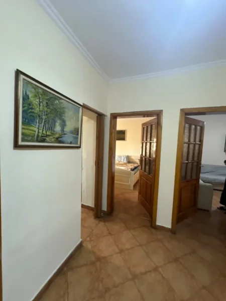 Tirane, jepet me qera apartament 2+1 Kati 3, 95 m² 500 € (Brryli)