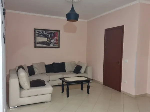 Tirane, jepet me qera apartament 1+1+Ballkon Kati 3, 67 m² 400 € (Astir, afër vilës L)