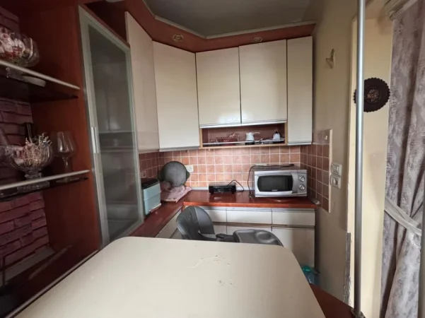 Tirane, jepet me qera apartament 1+1 Kati 4, 55 m² 350 € (Ali Demi)