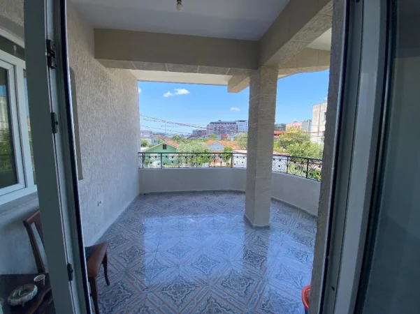 Tirane, jepet me qera Vile 2+1+Aneks+Ballkon Kati 1, 127 m² 800 € (Rr Berit Beker)