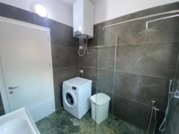 Tirane, jepet me qera Vile 2+1+Aneks+Ballkon Kati 1, 127 m² 800 € (Rr Berit Beker)