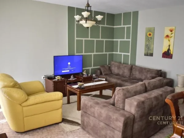Tirane, jepet me qera apartament 2+1 Kati 3, 110 m² 700 € (Qender IRG143115)
