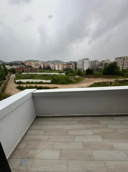 Tirane, jepet me qera apartament 1+1+Ballkon Kati 3, 65 m² 750 € (Liqeni i Thatë)