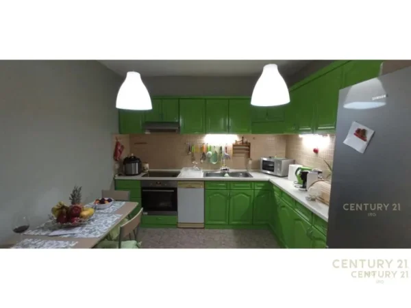 Tirane, jepet me qera apartament 2+1 Kati 3, 110 m² 700 € (Qender IRG143115)