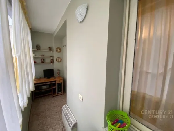 Tirane, jepet me qera apartament 2+1 Kati 3, 110 m² 700 € (Qender IRG143115)