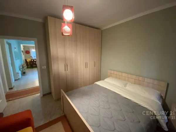 Tirane, jepet me qera apartament 2+1 Kati 3, 110 m² 700 € (Qender IRG143115)