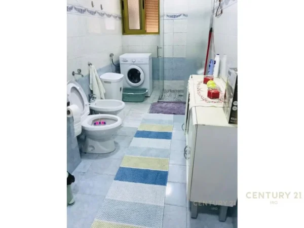 Tirane, jepet me qera apartament 2+1 Kati 3, 110 m² 700 € (Qender IRG143115)