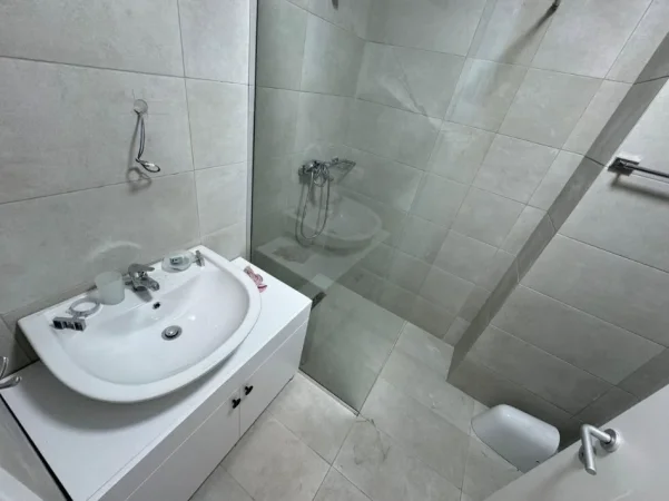 Tirane, shitet apartament 1+1 , 76 m² 199.000 € 