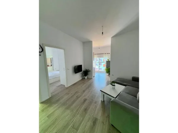 Tirane, shitet apartament 1+1 , 70 m² 130.000 € (Mangalemi)