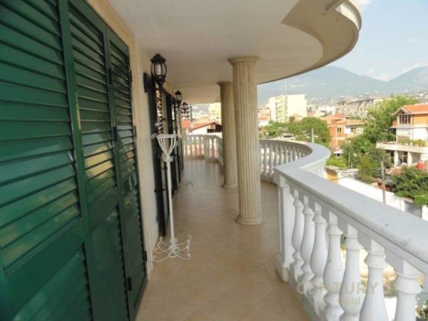Tirane, Vile per qira,  5+1+BLK, 762 m² 1.500 Euro (Ali Demi)
