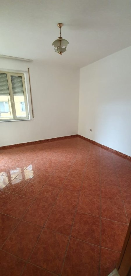 Tirane, shes apartament 2+1+BLK Kati 2, 121 m² 130.000 Euro (komuna e Parisit)