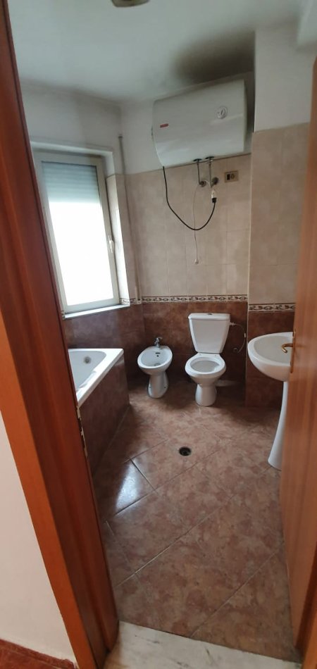 Tirane, shes apartament 2+1+BLK Kati 2, 121 m² 130.000 Euro (komuna e Parisit)