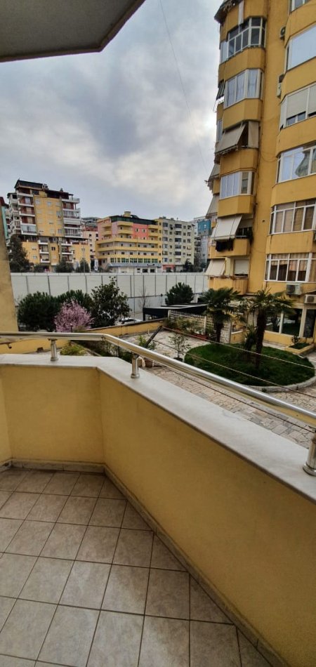 Tirane, shes apartament 2+1+BLK Kati 2, 121 m² 130.000 Euro (komuna e Parisit)