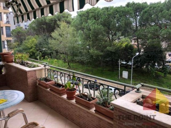 Tirane, jepet me qera apartament 2+1+A+BLK Kati 4, 125 m² 850 Euro (Rruga Faik Konica)