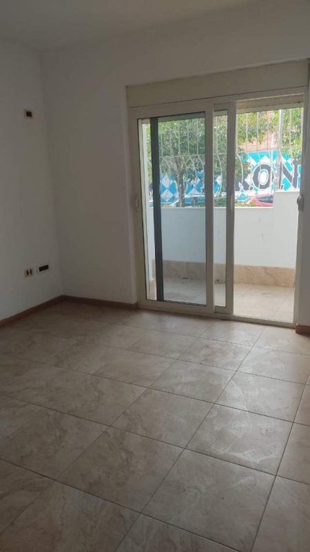 Tirane, jepet me qera apartament 2+1+BLK Kati 1, 76 m² 450 Euro (Stacioni i Trenit)