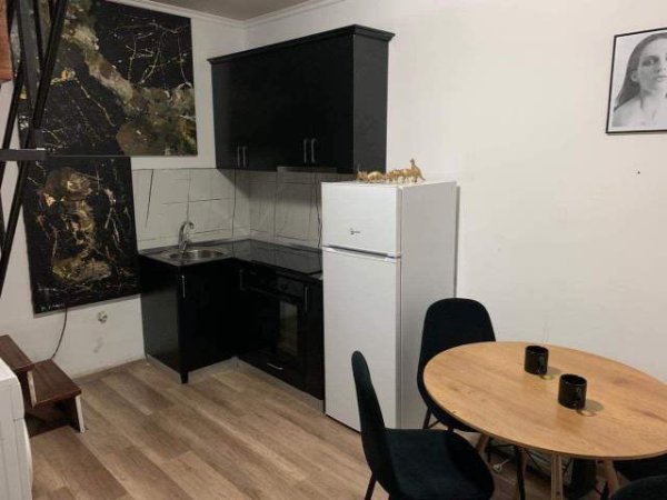 Tirane, jepet me qera apartament duplex 1+1 Kati 1, 51 m² 400 Euro (Zogu 1)