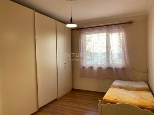 Tirane, jepet me qera apartament 2+1 Kati 6, 93 m² 450 Euro (Ish parku Tirana, Kompleksi Kontakt)