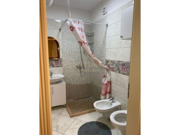 Tirane, jepet me qera apartament 2+1 Kati 6, 93 m² 450 Euro (Ish parku Tirana, Kompleksi Kontakt)