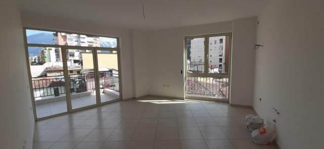 Tirane, shitet apartament 2+1 Kati 1, 83 m² 112.000 Euro (Shkolla e Kuqe)