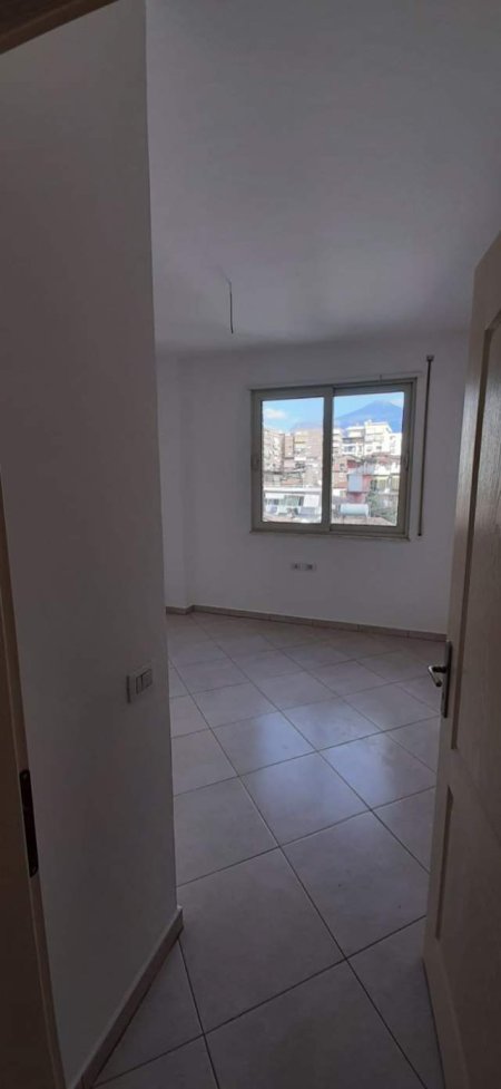 Tirane, shitet apartament 2+1 Kati 1, 83 m² 112.000 Euro (Shkolla e Kuqe)