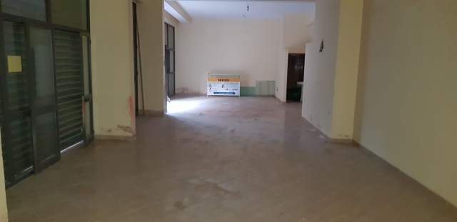 Tirane, shes ambjent biznesi Kati -1, 155 m² 135.000 Euro (Yzberisht)