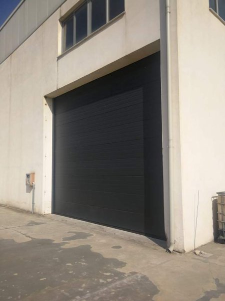 Tirane, jepet me qera magazine sip 1.010 m² 2.500 Euro, Fushe-Preze afer doganes se Tiranes
