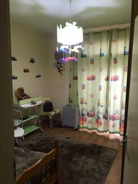 Tirane, shitet apartament 4+1 190.000 Euro