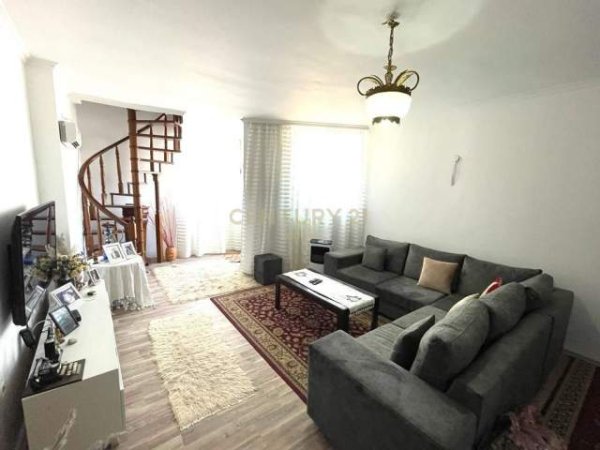 Tirane, jepet me qera apartament duplex 3+1+BLK Kati 5, 106 m² 500 Euro