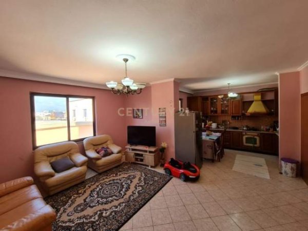Tirane, shitet apartament 2+1 Rruga M. Gjollesha, Zogu i Zi, Kati 4, 114 m² 125.500 Euro
