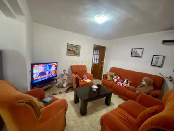 Tirane, shitet apartament 70 m² 65.000 Euro