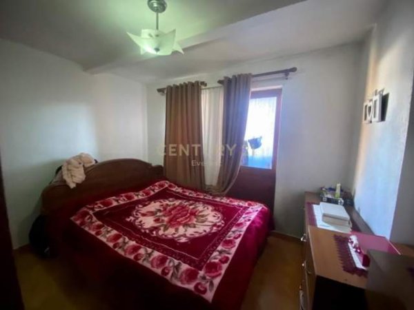 Tirane, shitet apartament 70 m² 65.000 Euro
