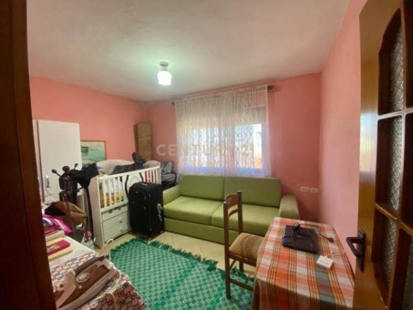 Tirane, shitet apartament 70 m² 65.000 Euro