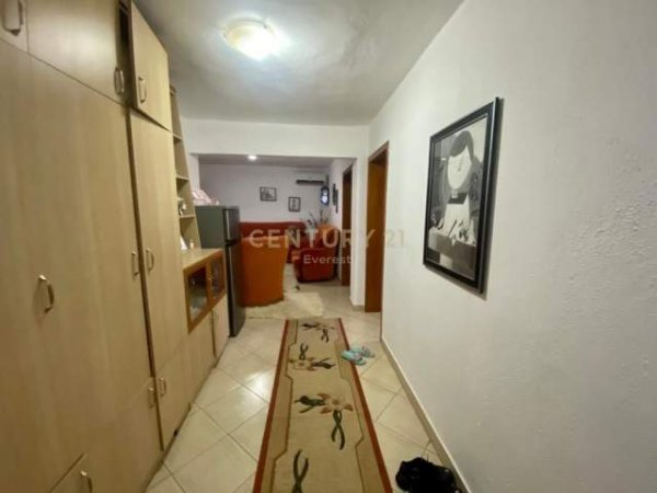 Tirane, shitet apartament 70 m² 65.000 Euro