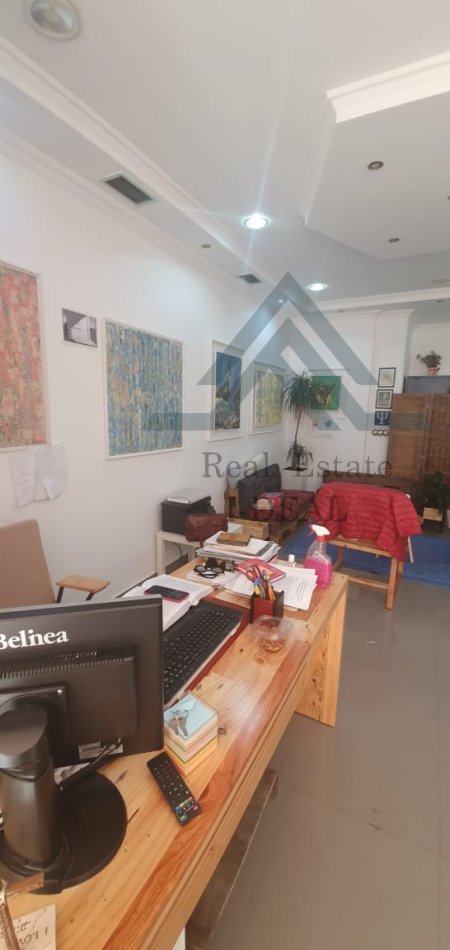 Tirane, shes dyqan Kati 1, 42 m² 84.000 Euro (21 dhjetori)