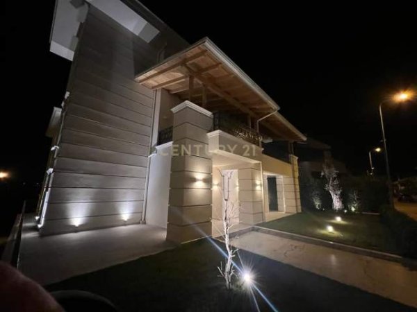 Tirane, jepet me qera Vile 3 Katshe Kati 4, 803 m² 6.000 Euro (Akacia Hills, Mjull - Bathore)