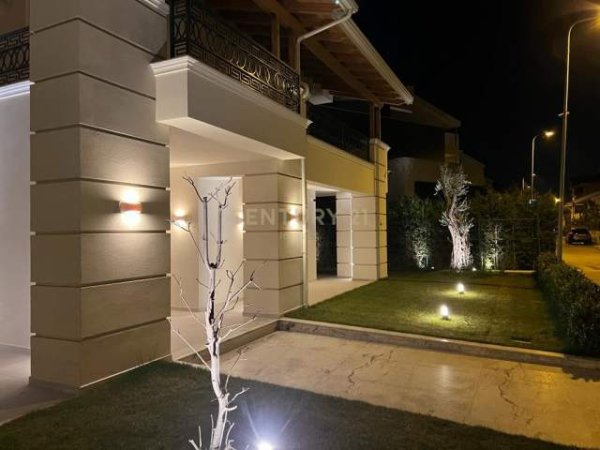 Tirane, jepet me qera Vile 3 Katshe Kati 4, 803 m² 6.000 Euro (Akacia Hills, Mjull - Bathore)