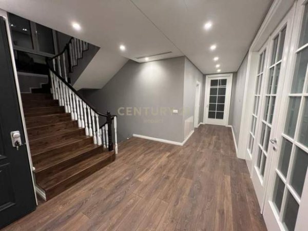 Tirane, jap me qera Vile 3 Katshe Kati 3, 803 m² 5.000 Euro (Teg)