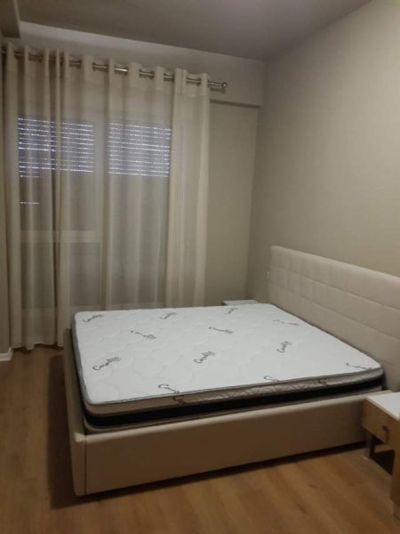 Tirane, jepet me qera apartament 2+1 Kati 5, 550 Euro