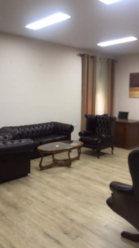 Tirane, jepet me qera ambient biznesi Kati 0, 184 m² 2.500 Euro (shallvaret)