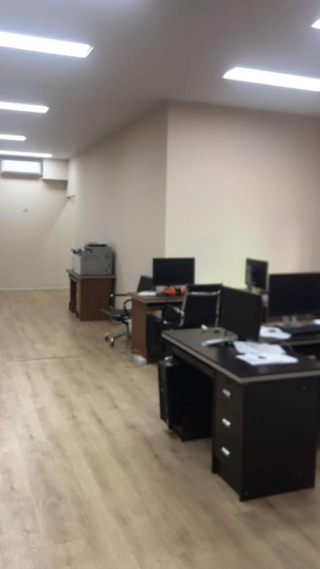 Tirane, jepet me qera ambient biznesi Kati 0, 184 m² 2.500 Euro (shallvaret)