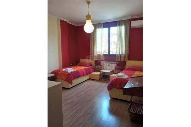 Tirane, jepet me qera 3+1+BLK Kati 4, 150 m² 700 Euro (hoxha tahsim)