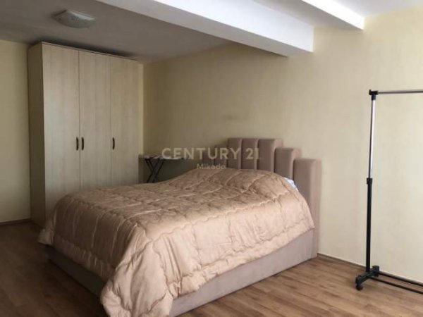 Tirane, jepet me qera apartament 3+1+A+BLK Kati 5, 210 m² 750 Euro (Liqeni i Thate)
